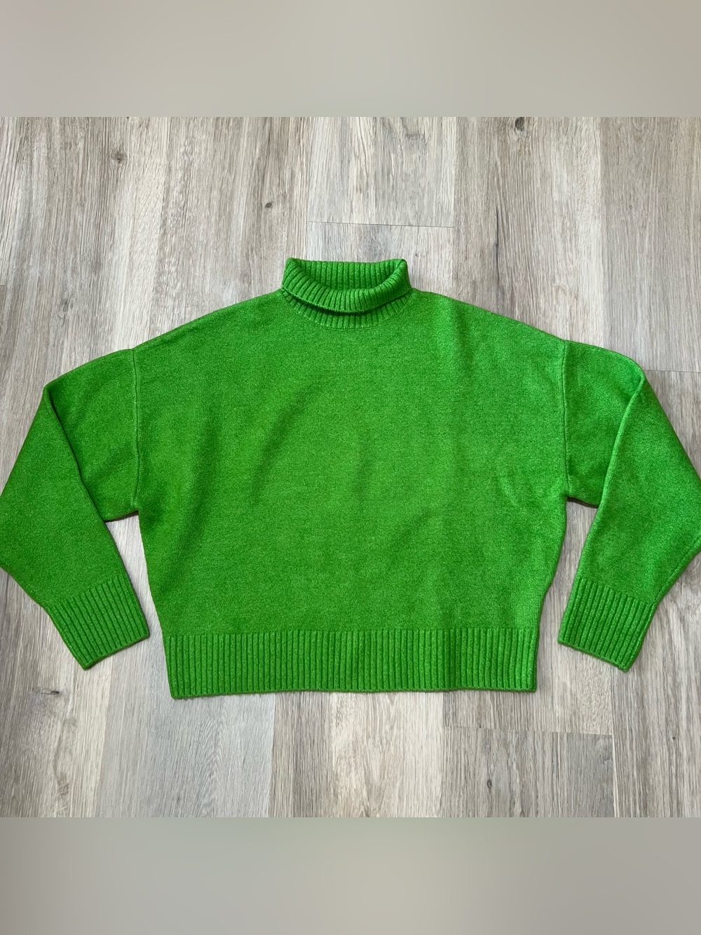 Zara turtle neck long sleeve sweater size medium